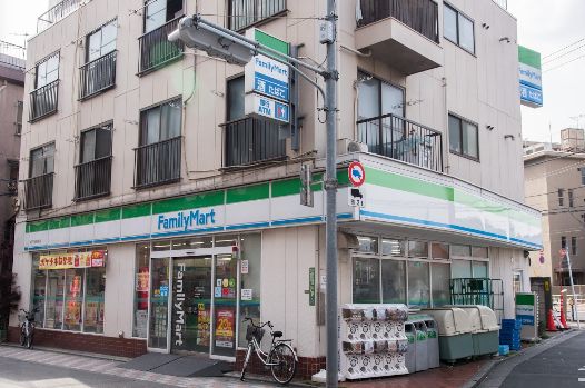 コンビニ　ファミリーマート新三河島駅前店（コンビニ）まで128m
