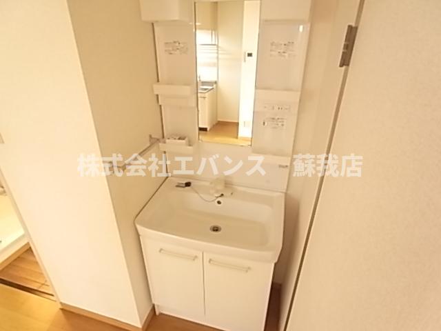 洗面設備　スペースが確保できる洗面所です