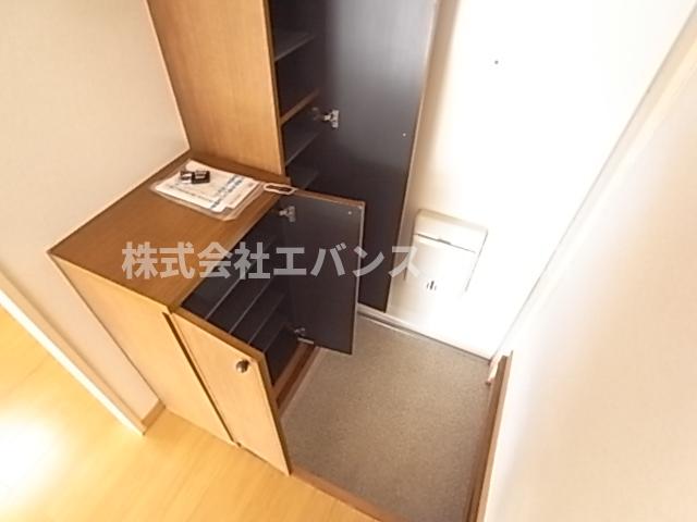 エントランス　落ち着いたエントランスです