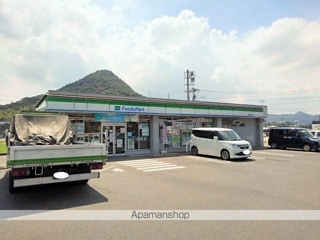 コンビニ　ファミリーマート丸亀綾歌町店（コンビニ）まで1900m