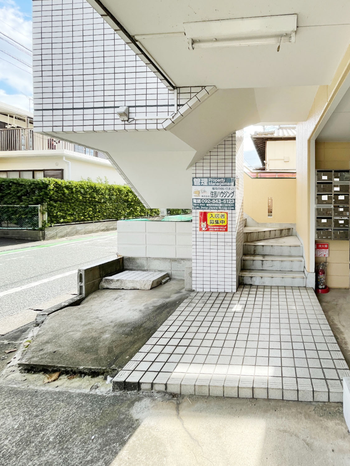 エントランス　駐車場空きあり※要サイズ確認