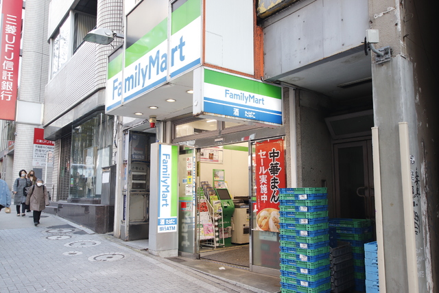 コンビニ　ファミリーマート宮益坂下店（コンビニ）まで61m