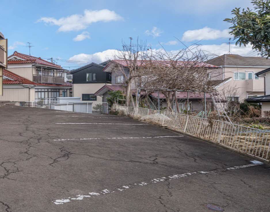 建物外観　駐車場