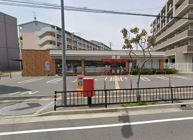 コンビニ　セブンイレブン摂津三島2丁目店（コンビニ）まで117m