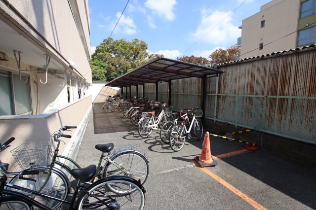バス・シャワールーム　駐輪場