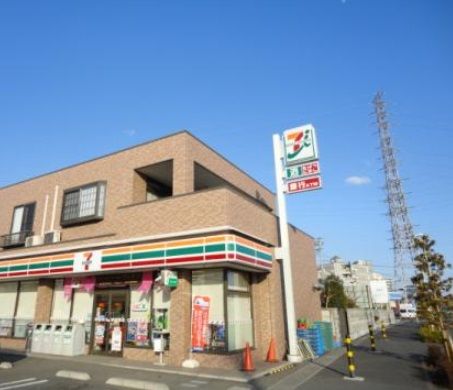 コンビニ　セブンイレブン　鳩ヶ谷里店（コンビニ）まで741m