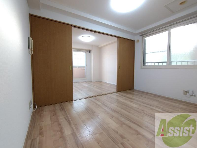 居室・リビング　広くてキレイなお部屋が広がっていて、充実した生活が送れそう。