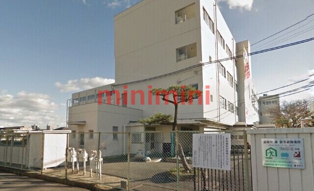 小学校　高槻市立真上小学校（小学校）まで229m