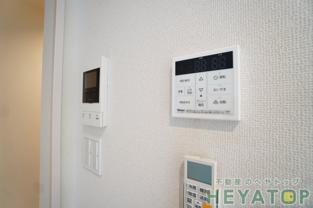 その他設備　給湯器リモコン（同仕様写真）