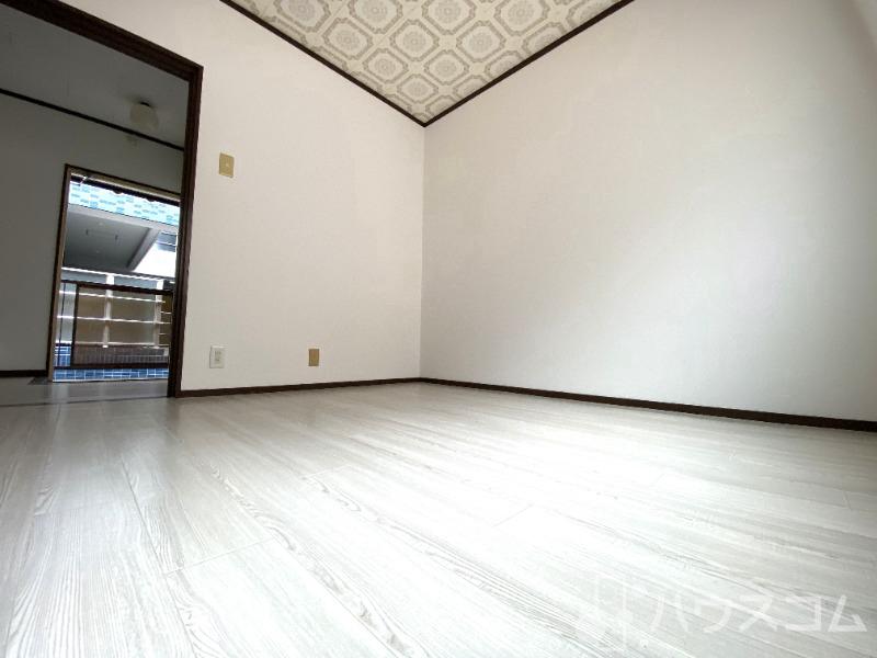 居室・リビング　白を基調にした明るいお部屋です。
