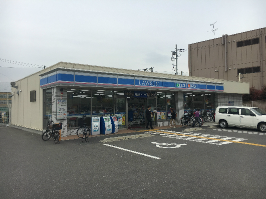 コンビニ　ローソン 久世殿城店（コンビニ）まで399m