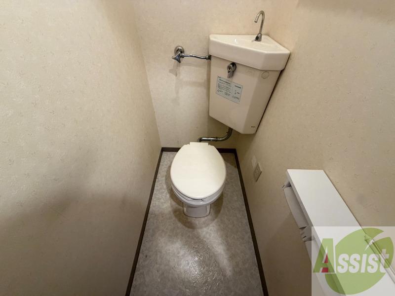 トイレ　こちらはトイレです。清潔感があり、安心して使用できます。