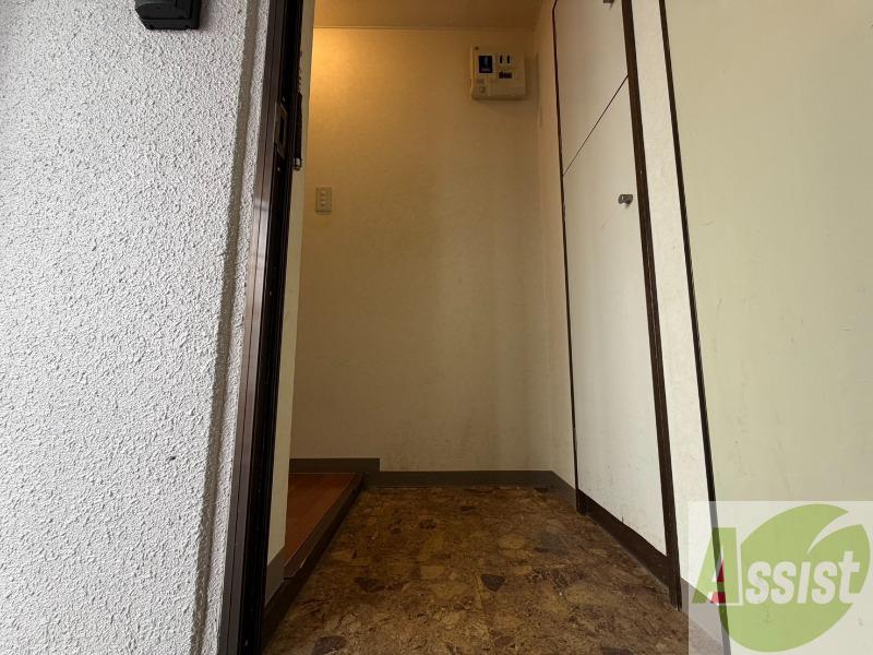 玄関　玄関の様子です。明るい印象ですね。気分もあがりそう。