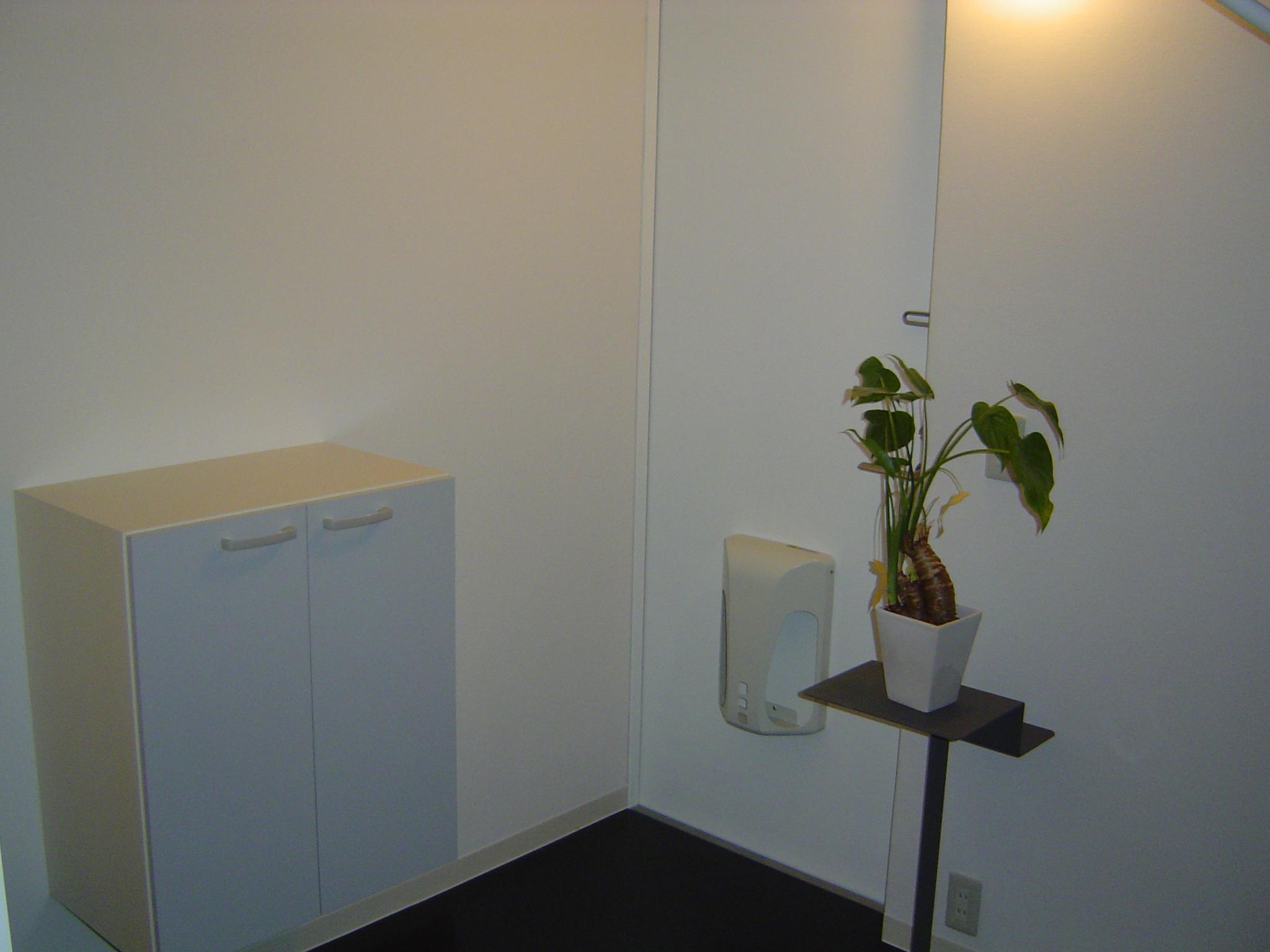 玄関　現状優先となります