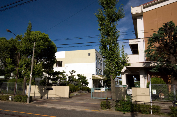 中学校　名古屋市立振甫中学校（中学校）まで443m