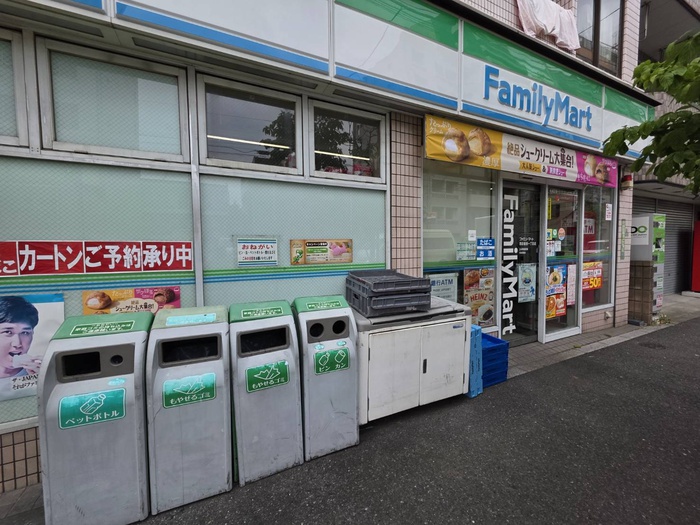 コンビニ　ファミリーマート（コンビニ）まで194m
