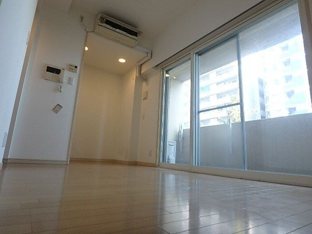 居室・リビング　☆明るい居間☆