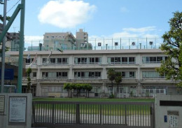 小学校　目黒区立下目黒小学校（小学校）まで632m