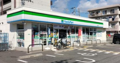 コンビニ　ファミリーマート 堺北長尾町店（コンビニ）まで69m