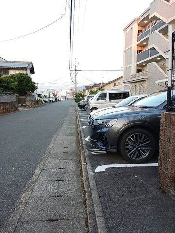 駐車場　駐車場に車を止められます