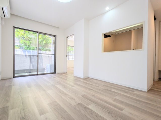 居室・リビング　こちらの居間で趣味の時間をお楽しみください