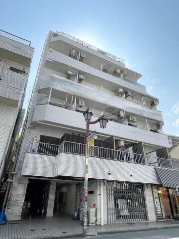 建物外観　鉄筋コンクリート造・総戸数は30戸です。