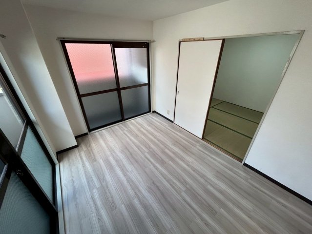 地下鉄千日前線 南巽駅 徒歩7分 7階建 築38年の内装写真