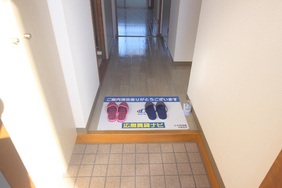 玄関　※別号室の写真です