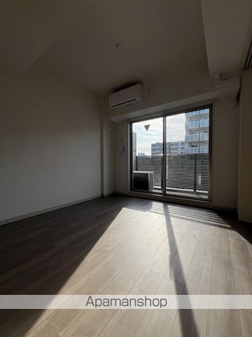 地下鉄谷町線 南森町駅 徒歩1分 15階建 築2年の居間写真