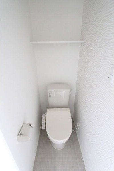 ＪＲ仙石線 陸前原ノ町駅 徒歩10分 2階建 築11年のトイレ写真