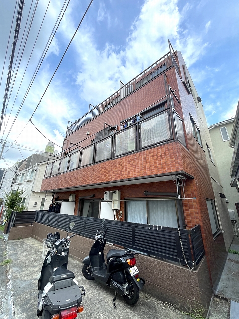 ハイツ秋山 南西向き、明るい1階 駐輪場あり M