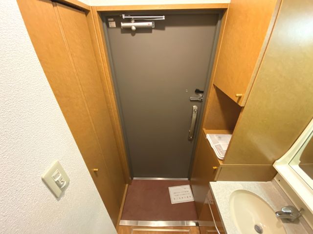 地下鉄御堂筋線 新大阪駅 徒歩4分 12階建 築25年の玄関写真