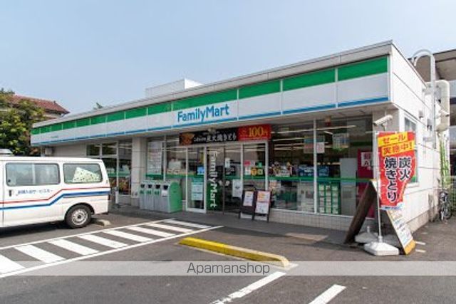コンビニ　ファミリーマート（コンビニ）まで261m