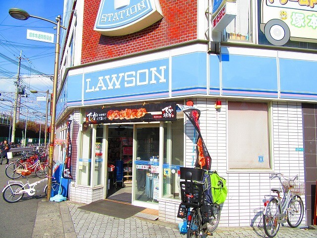 コンビニ　ローソン塚本駅前店（コンビニ）まで200m