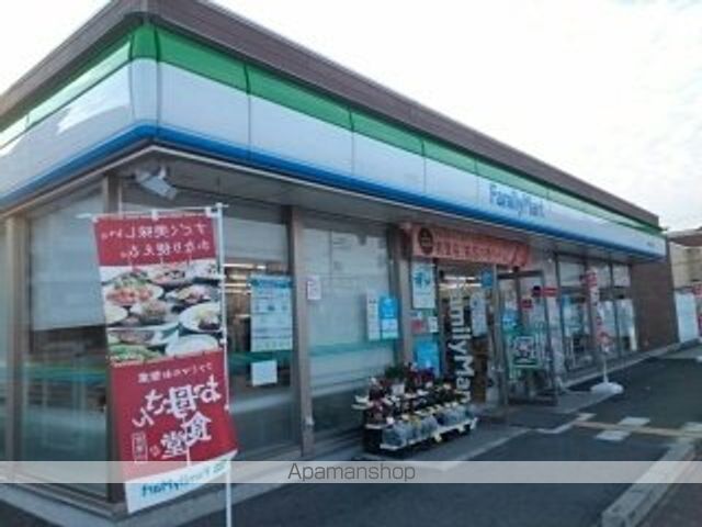 コンビニ　ファミリーマート様（コンビニ）まで270m