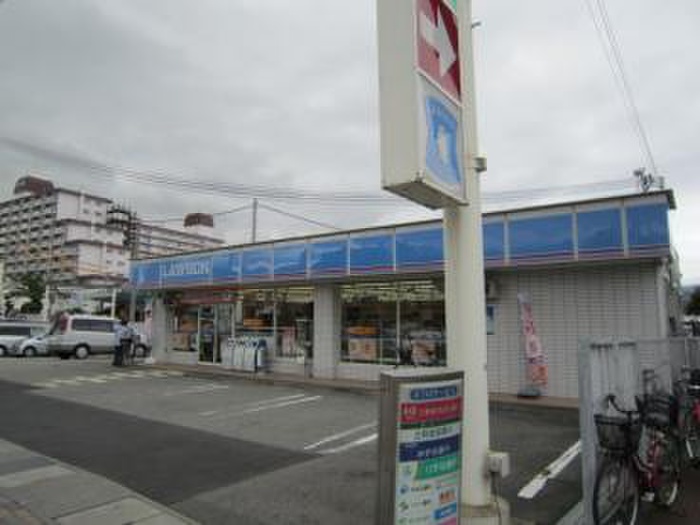 コンビニ　ローソン（コンビニ）まで671m