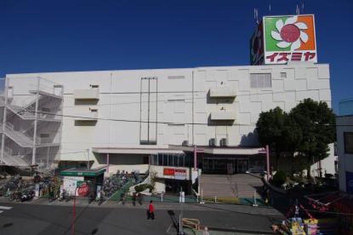 スーパー　イズミヤ（スーパー）まで877m