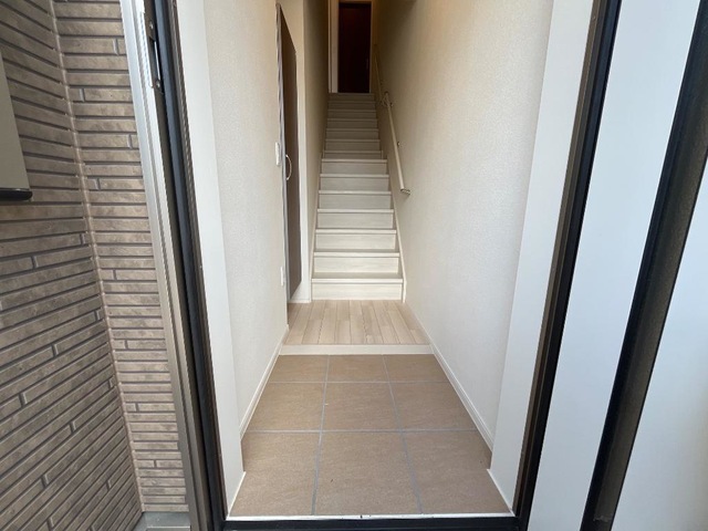 雄琴3丁目アパート新築工事の玄関写真