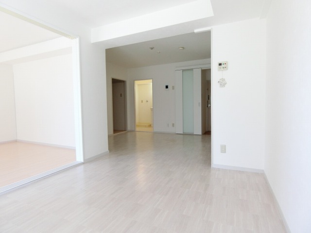 居室・リビング　イメージとして同建物他部屋を表示しています