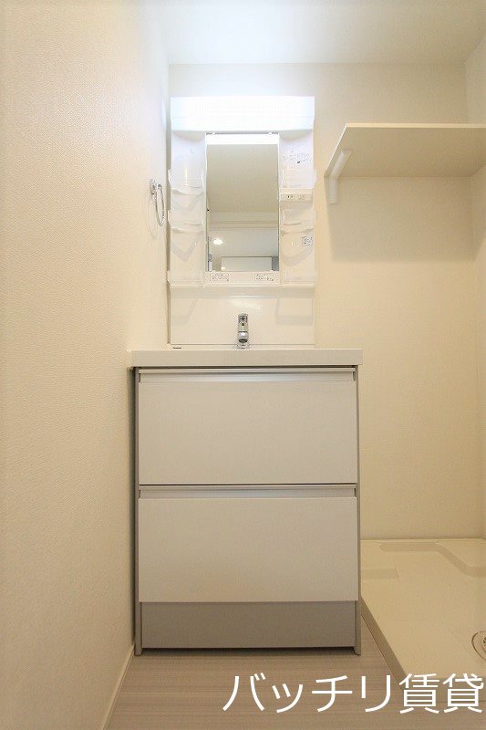 洗面設備　画像は別号室タイプの為、現状を優先致します。