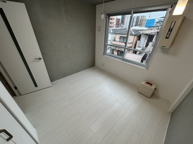 その他部屋・スペース　開放的な寝室です