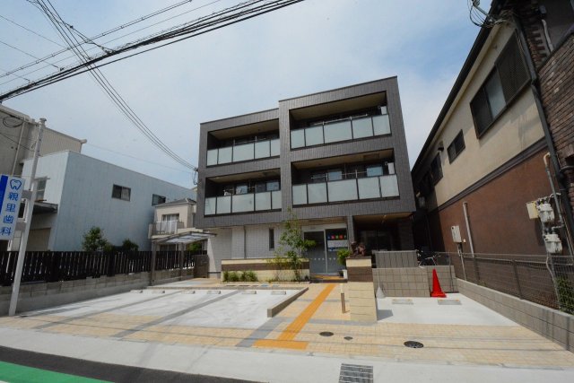 建物外観　宅配ボックス完備♪