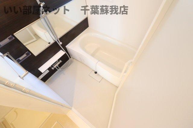 バス・シャワールーム　落ち着いた空間のお風呂です