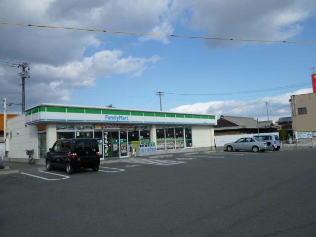 コンビニ　ファミリーマート鈴鹿三日市店（コンビニ）まで797m