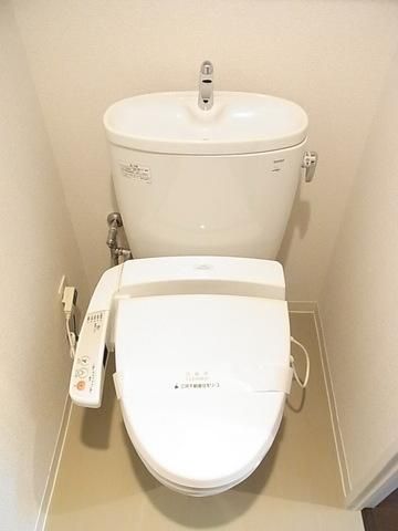 トイレ　清潔感ある水まわり
