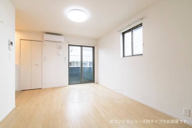 地下鉄御堂筋線 新金岡駅 徒歩10分 3階建 築3年の居間写真