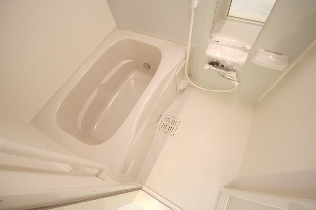 バス・シャワールーム　同物件別部屋写真