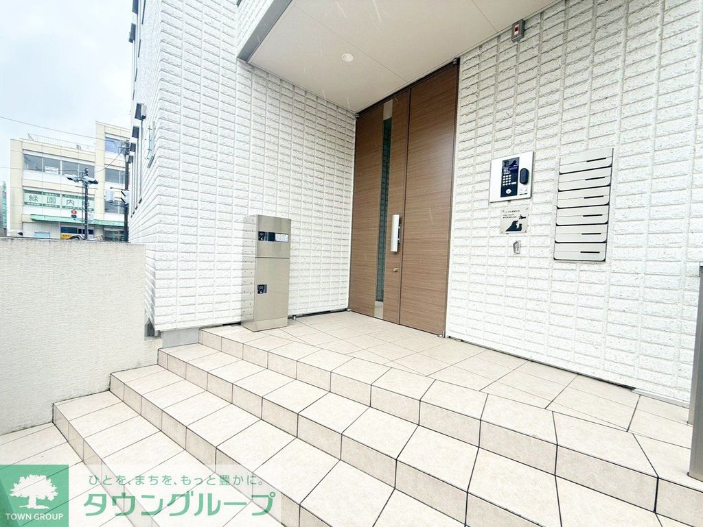 相鉄いずみ野線 緑園都市駅 徒歩9分 3階建 築8年の外観写真