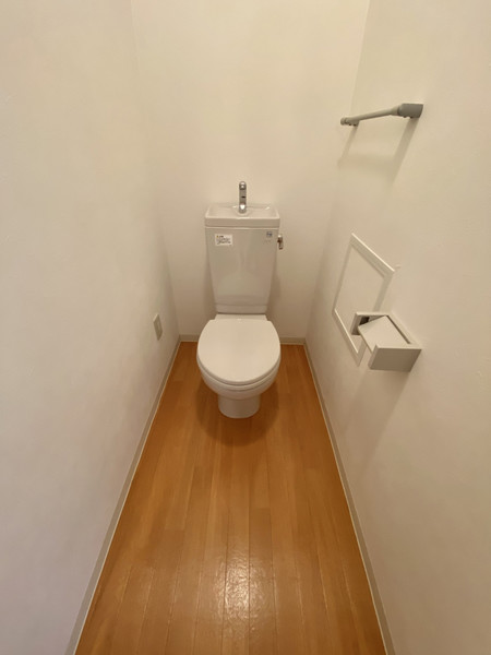 阪急宝塚線 豊中駅 徒歩9分 10階建 築22年のトイレ写真