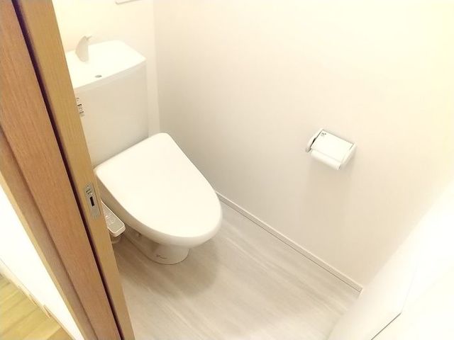 阪急宝塚線 三国駅 徒歩13分 2階建 築10年のトイレ写真
